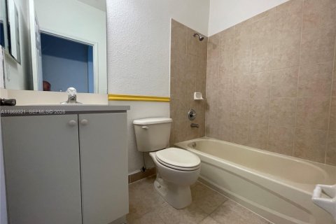 Casa en alquiler en Doral, Florida, 5 dormitorios, 215.72 m2 № 2030597 - foto 21