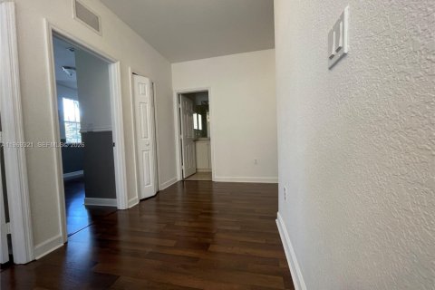 Casa en alquiler en Doral, Florida, 5 dormitorios, 215.72 m2 № 2030597 - foto 17