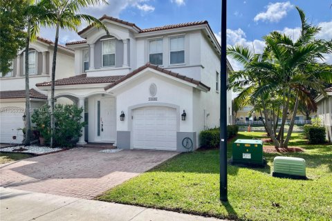 Casa en alquiler en Doral, Florida, 5 dormitorios, 215.72 m2 № 2030597 - foto 2