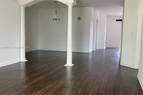 Casa en alquiler en Doral, Florida, 5 dormitorios, 215.72 m2 № 2030597 - foto 5