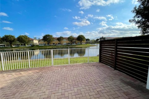 Casa en alquiler en Doral, Florida, 5 dormitorios, 215.72 m2 № 2030597 - foto 12