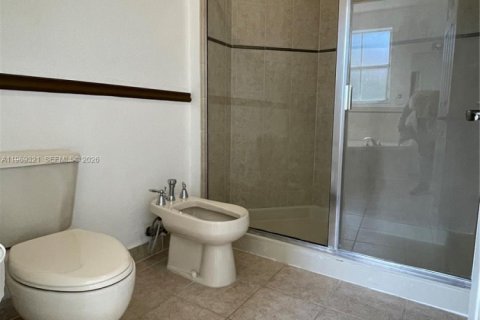 Casa en alquiler en Doral, Florida, 5 dormitorios, 215.72 m2 № 2030597 - foto 26