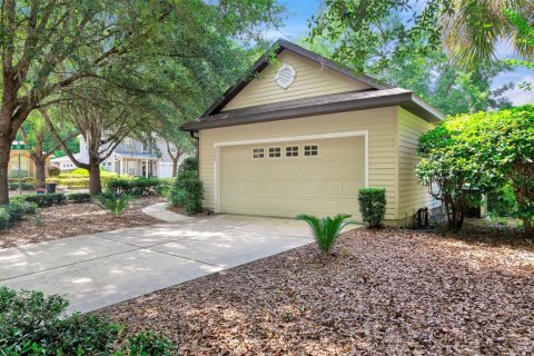 House in Gainesville, Florida 4 bedrooms, 175.03 sq.m. № 1720693 - photo 1