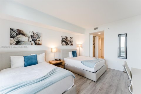 Copropriété à vendre à Hallandale Beach, Floride: 2 chambres, 95.69 m2 № 2082389 - photo 15