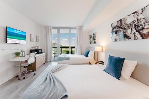 Copropriété à vendre à Hallandale Beach, Floride: 2 chambres, 95.69 m2 № 2082389 - photo 13