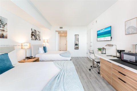 Copropriété à vendre à Hallandale Beach, Floride: 2 chambres, 95.69 m2 № 2082389 - photo 16