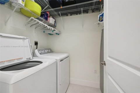 Condo in Doral, Florida, 4 bedrooms  № 1799268 - photo 22