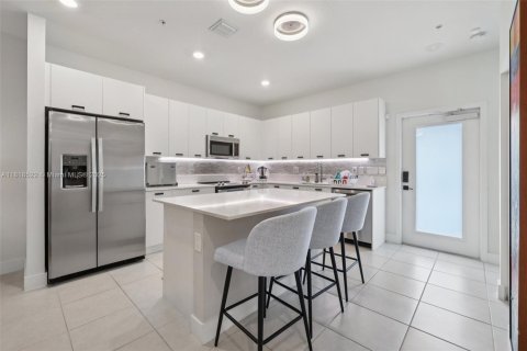 Condo in Doral, Florida, 4 bedrooms  № 1799268 - photo 16
