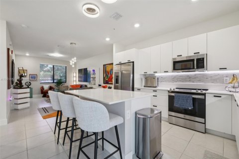 Condo in Doral, Florida, 4 bedrooms  № 1799268 - photo 14