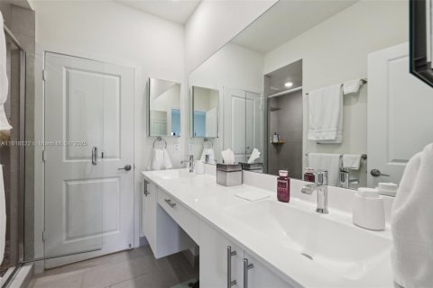 Condo in Doral, Florida, 4 bedrooms  № 1799268 - photo 30
