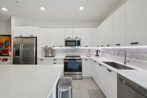 Condo in Doral, Florida, 4 bedrooms  № 1799268 - photo 19