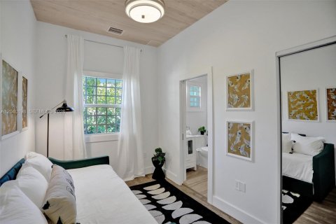 House in Miami, Florida 4 bedrooms, 106.56 sq.m. № 2086347 - photo 16