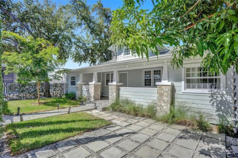 House in Miami, Florida 4 bedrooms, 106.56 sq.m. № 2086347 - photo 3