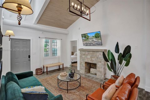 House in Miami, Florida 4 bedrooms, 106.56 sq.m. № 2086347 - photo 23