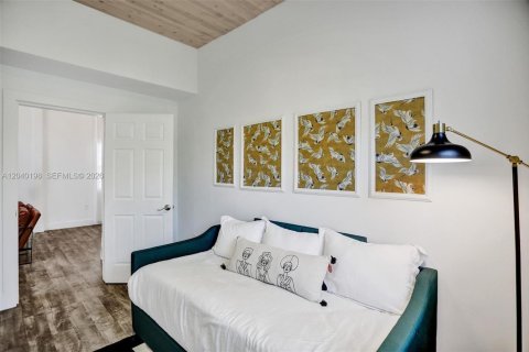 House in Miami, Florida 4 bedrooms, 106.56 sq.m. № 2086347 - photo 15