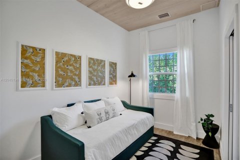House in Miami, Florida 4 bedrooms, 106.56 sq.m. № 2086347 - photo 14