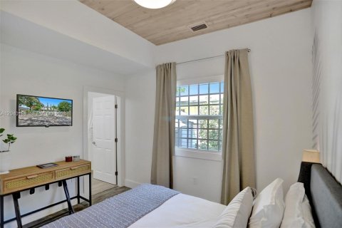 House in Miami, Florida 4 bedrooms, 106.56 sq.m. № 2086347 - photo 9