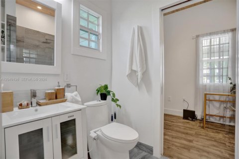 House in Miami, Florida 4 bedrooms, 106.56 sq.m. № 2086347 - photo 17