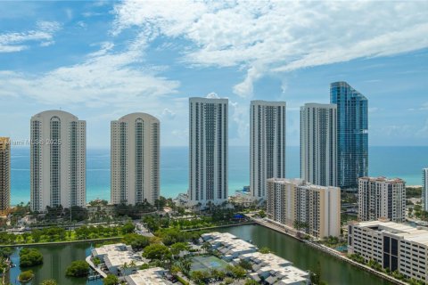 Condo in Sunny Isles Beach, Florida, 3 bedrooms  № 1830771 - photo 2