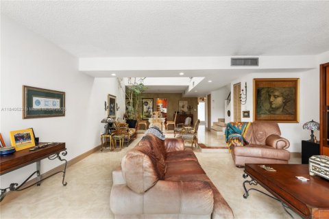 Condo in Sunny Isles Beach, Florida, 3 bedrooms  № 1830771 - photo 15