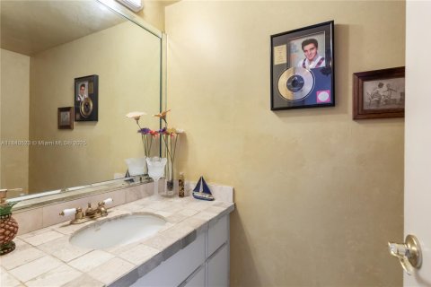 Condo in Sunny Isles Beach, Florida, 3 bedrooms  № 1830771 - photo 28