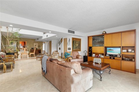 Condo in Sunny Isles Beach, Florida, 3 bedrooms  № 1830771 - photo 16