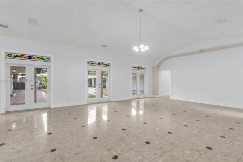 Villa ou maison à vendre à Miami, Floride: 6 chambres, 600.98 m2 № 2059716 - photo 13