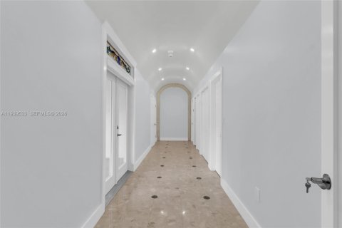 Villa ou maison à vendre à Miami, Floride: 6 chambres, 600.98 m2 № 2059716 - photo 14