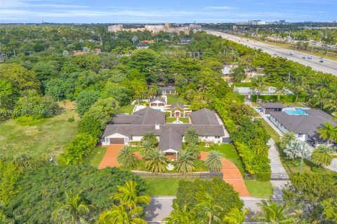 Villa ou maison à vendre à Miami, Floride: 6 chambres, 600.98 m2 № 2059716 - photo 2