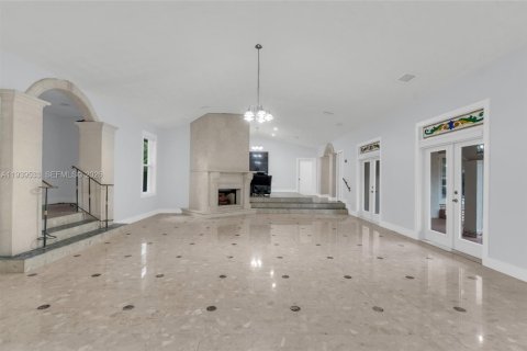 Villa ou maison à vendre à Miami, Floride: 6 chambres, 600.98 m2 № 2059716 - photo 12