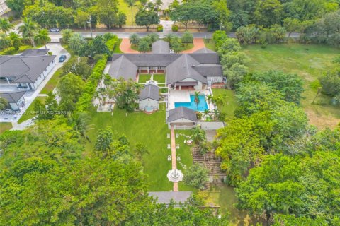 Villa ou maison à vendre à Miami, Floride: 6 chambres, 600.98 m2 № 2059716 - photo 5