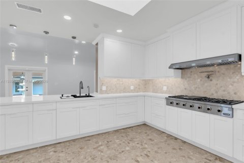 Villa ou maison à vendre à Miami, Floride: 6 chambres, 600.98 m2 № 2059716 - photo 23