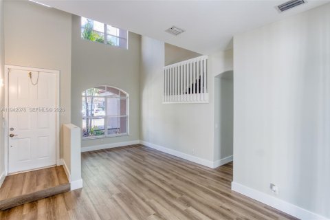 Villa ou maison à louer à Hollywood, Floride: 4 chambres, 195.93 m2 № 2000060 - photo 4