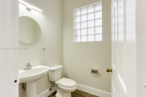 Villa ou maison à louer à Hollywood, Floride: 4 chambres, 195.93 m2 № 2000060 - photo 10