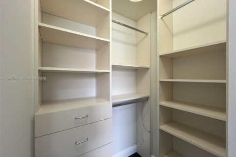 Villa ou maison à louer à Hollywood, Floride: 4 chambres, 195.93 m2 № 2000060 - photo 18