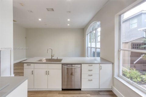 Villa ou maison à louer à Hollywood, Floride: 4 chambres, 195.93 m2 № 2000060 - photo 8