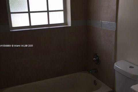House in Fort Lauderdale, Florida 3 bedrooms, 76.64 sq.m. № 1840738 - photo 7