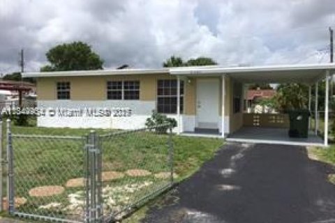 House in Fort Lauderdale, Florida 3 bedrooms, 76.64 sq.m. № 1840738 - photo 1