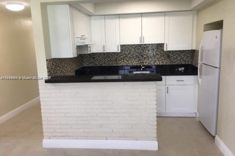 House in Fort Lauderdale, Florida 3 bedrooms, 76.64 sq.m. № 1840738 - photo 2