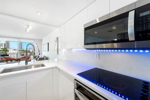 Condominio en venta en Miami Beach, Florida, 1 dormitorio, 61.5 m2 № 1836817 - foto 13