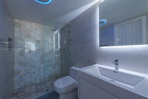Condominio en venta en Miami Beach, Florida, 1 dormitorio, 61.5 m2 № 1836817 - foto 7