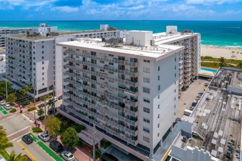 Condominio en venta en Miami Beach, Florida, 1 dormitorio, 61.5 m2 № 1836817 - foto 2
