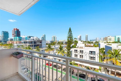 Condominio en venta en Miami Beach, Florida, 1 dormitorio, 61.5 m2 № 1836817 - foto 16