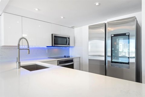 Condominio en venta en Miami Beach, Florida, 1 dormitorio, 61.5 m2 № 1836817 - foto 12