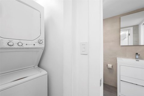 Condominio en venta en Miami Beach, Florida, 1 dormitorio, 61.5 m2 № 1836817 - foto 6