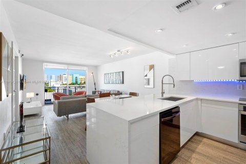 Condominio en venta en Miami Beach, Florida, 1 dormitorio, 61.5 m2 № 1836817 - foto 17