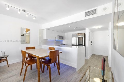 Condominio en venta en Miami Beach, Florida, 1 dormitorio, 61.5 m2 № 1836817 - foto 10