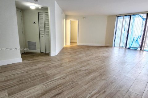 Снять в аренду кондоминиум в Авентура, Флорида 2 спальни, 116.78м2, № 2023369 - фото 2