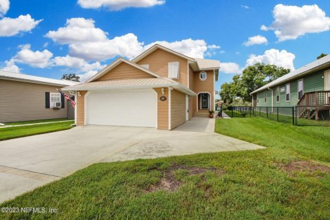 Villa ou maison à vendre à Welaka, Floride: 3 chambres, 310.39 m2 № 770621 - photo 1