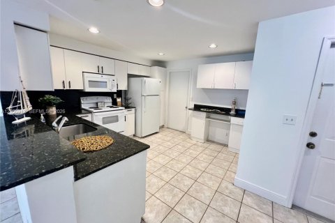 Touwnhouse à louer à Weston, Floride: 2 chambres, 109.35 m2 № 2168502 - photo 5